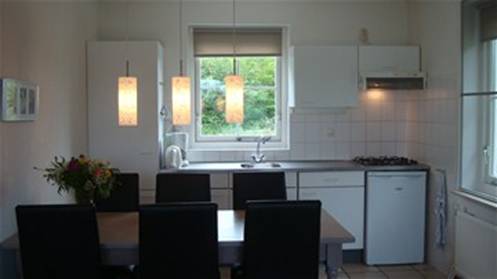 http://bb.goesenroos.nl/Mourik_O/WONEN/201406041032441414/_thumbs/Bestanden/open%20keuken%20met%20vaatwasser.JPG